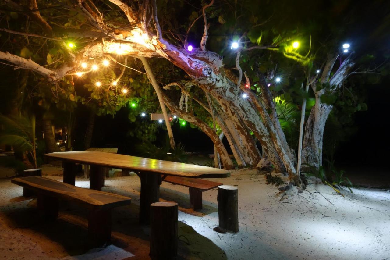 Ecological Hotel Maya Luna Mahahual Bagian luar foto